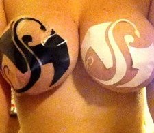 225x300xStrange-Tits-225x300.jpg.pagespeed.ic.1JE29svwAg