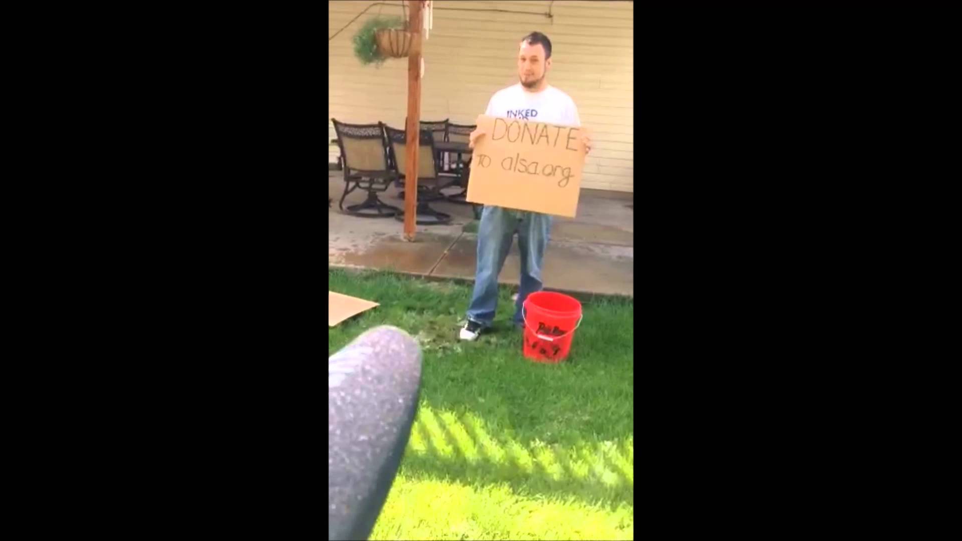 Nic aka Mrnice Eie takes on the Ice Bucket Challenge!